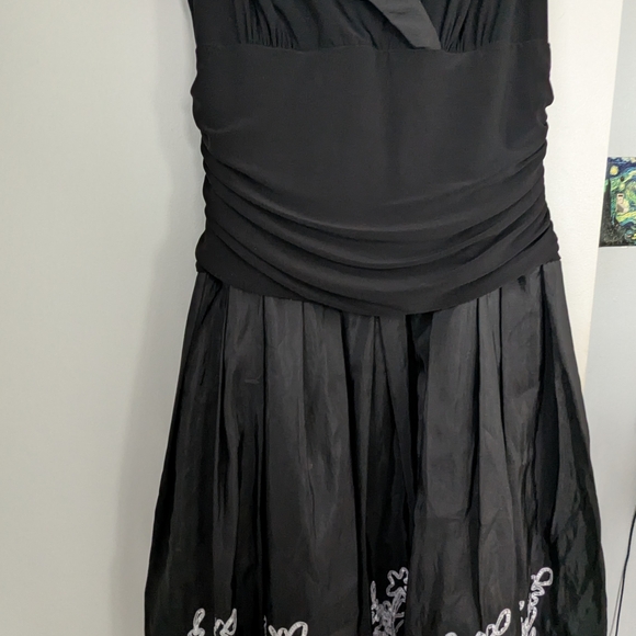 Jessica Howard Black Midi Dress with White Embroidery - Picture 1 of 6